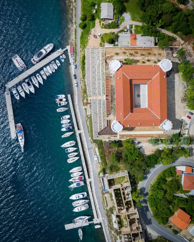 Croatia's top down  #bestcastles  #amazingcastle  #castlesofinstagram  #castles_oftheworld #kraljevica  #visitkraljevica  #dvorac #wonderlustcroatia #croatiaweek  #beautifulcroatia #europe_vacations #frankopani #dronephotography #sealife  #coast  #bayarea #castlelovers #yachtlife #aerialphotography #mavicpro2 #placestovisit