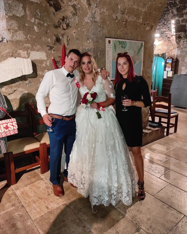 ♡Vjenčanje u doba COVIDA-19 vol. 2♡
........................................................................
Službeno
sam
generacijski
preskočena.
Mogu
odahnuti.
........................................................................
#tb #momentcatcher #weddingvibes #weddingday #croatianwedding #familywedding #familygoals #februarygirl #visitsenj #visitkraljevica  #konobafrankrstofrankopan