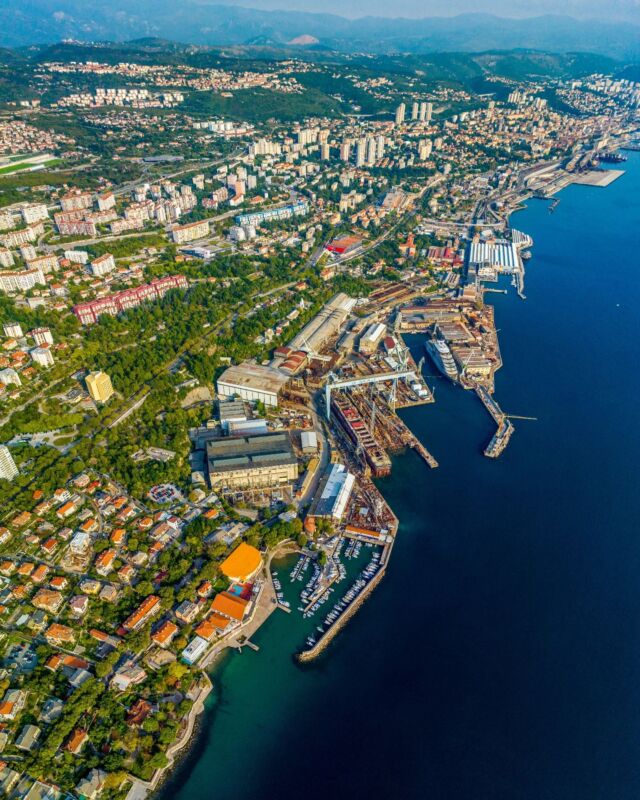 Rijeka,Croatia #forzafiume  #rijeka  #rijekacity #visitrijeka #croatia  #croatiafulloflife #hellorooftops  #croatiafullofmagic #yacht  #yachtlife