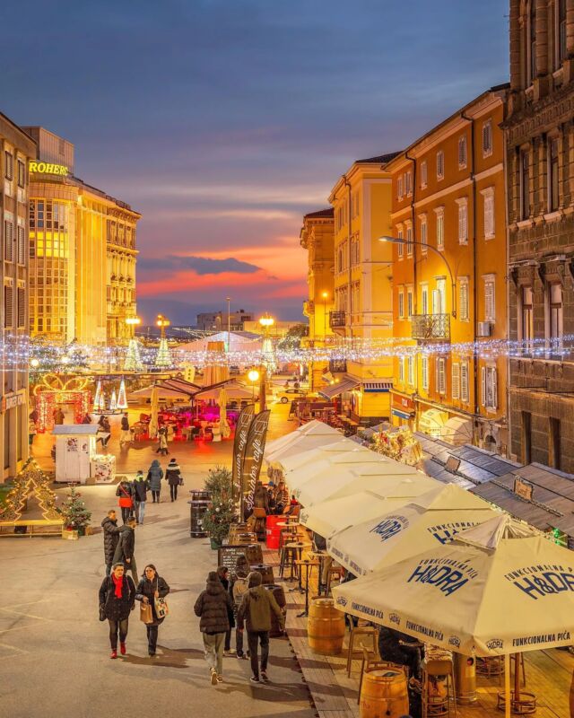 🇬🇧 Advent atmosphere in Rijeka 🎉🎄✨

🇭🇷 Adventski ugođaj u Rijeci 🎉🎄✨

🇩🇪 Adventsstimmung in Rijeka 🎉🎄✨

🇮🇹 Atmosfera dell'Avvento a Fiume 🎉🎄✨
.
.
.
.
.
.
.
#rijeka #advent #croatia #xmas #christmas #holidays #visitrijeka #visitKvarner #CroatiaFullOfLife #rijekaadvent #loverijeka #christmastime