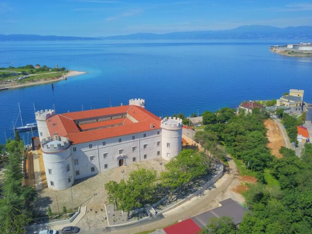 A castle next to the sea... full of history

Find out more at 
🏰www.frankopani.eu
of here on IG at
putovima.frankopana 

Photo: Vladimir Franolić

#frankopani #kraljevica #visitkraljevica