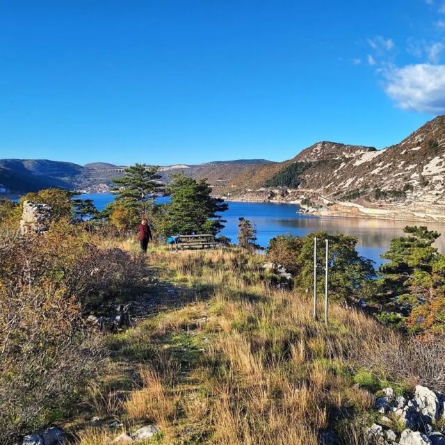 Od Gradine iznad Bakarca do Kraljevice...😎
#bakarac #kraljevica #puttunera #visitbakarac #visitkraljevica #rijekaoutdoor #idemo_u_prirodu #outdooractivities #outdooradventures #outdoorphotography #outdoorcroatia #viewphotography #view #croatia #croatiafulloflife #visitcroatia #holidayincroatia #weekendincroatia #walkinginnature