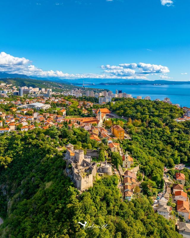 📍Trsat Rijeka,Croatia 📸☀️ 
______________________________________________
•
•
•
•
• 
#rijekacroatia #rijeka #croatia #visitrijeka #visitcroatia #croatiafulloflife #croatiatravel #croatiafullofnature #croatiafullofmagic #croatiafullofcolours #croatia_instagram #croatia_photography #croatia_lovers #photographyofcroatia #goodplace #beautifulday #photo #photography #lovethistown #lights #djimavic3  #beautifulview #travelphotography #drone  #dronephotography #mavic3 #beautiful #rijeckedizalice #sun