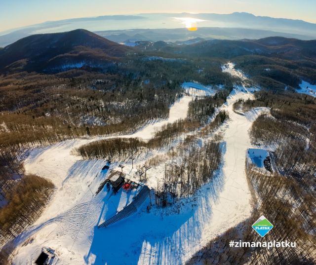 📅 NEDJELJA, 2. 3. 2025. ⛷🏂

✅ Otvorene staze:
🔹Baby staza
🔹Radeševo 1 (zona pokretne trake)
🔹Radeševo 1

🚡 Žičara i pokretne trake:
🔹Pokretna traka Baby lift
🔹Traka Radeševo
🔹Žičara Radeševo 2

🎟 Radno vrijeme: 9:00 – 16:00
🕗 Blagajna otvara: 8:00.
🌐 platak.hr

⚠ Napomena: Vremenske prilike mogu utjecati na rad skijališta i planirane aktivnosti.

#pg_zupanija #opcinacavle #visitkvarner #rsrtc_platak #goranskisportskicentar #visitcavle #zimanaplatku  #platak