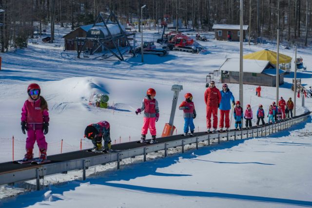 📅 PONEDJELJAK 3. 3. 2025. ⛷🏂

✅ Otvorene staze:
🔹Baby staza
🔹Radeševo 1 (zona pokretne trake)
🔹Radeševo 1

🚡 Žičara i pokretne trake:
🔹Pokretna traka Baby lift
🔹Traka Radeševo
🔹Žičara Radeševo 2
🎟 Radno vrijeme: 9:00 – 16:00
🕗 Blagajna otvara: 8:00.
🌐 platak.hr
⚠ Napomena: Vremenske prilike mogu utjecati na rad skijališta i planirane aktivnosti.

#pg_zupanija #opcinacavle #visitkvarner #rsrtc_platak #goranskisportskicentar #visitcavle #zimanaplatku  #platak