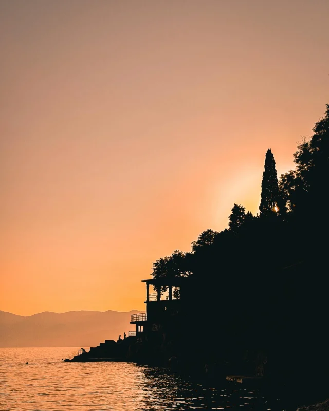 Sunset hits different on the beach 🌅
.
.
.
#sunset #rijeka #rijekacroatia #visitrijeka #croatia #croatiancoast #coast #ʙᴇᴀᴄʜᴠɪʙᴇs #beachlife #summermoments #visitcroatia🇭🇷
#fyp #croatiafulloflife