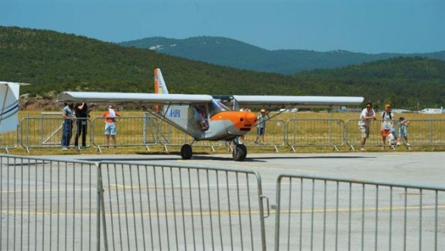 🔥 Vrućeee... I s neba i iz avionskih motora! 🔥
Padobranci, paraglideri, letjelice svih vrsta… a zvijezda dana: Galeb G-2! ✈️
Ovaj legendarni školski mlaznjak oduševio je sve prisutne svojim izgledom i zvukom Royce Rolls-ovih motora, a dio atmosfere doživite kroz video i fotke. 🎬📸

#GalebG2 #AerodromGrobnik #KrilaKvarnera #Airshow #Padobranci #Paragliding #Avijacija #Ljeto2025 #VrućiMotori ✈️🔥🌤️ #visitcroatia #visitgrobnik