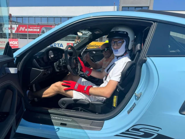 Budi cool kao Leo. 😎🩵 Za sebe je odabrao driving experience u Porsche 992 GT3RS ; a onda je svog djeda iznenadio taxi vožnjom u Porsche 718 GT4RS. Osmijeh djeda nakon taxi vožnje je prava pobjeda 🥰

#driving #drivingexperience #taxilap #neverlift #neverliftpro #neverlift #neverliftpro #neverliftdrivingexperience #porsche992 #porscheexperience #visitrijeka #visitcroatia #visitopatija #opatijafulloflife #opatijacroatia #rijekacity #sportskiautomobili #supercar #poklonbon #poklonzanjega #pokloniznenadjenja #poklonkutija #uspomene #dozivljaj #iskustvo